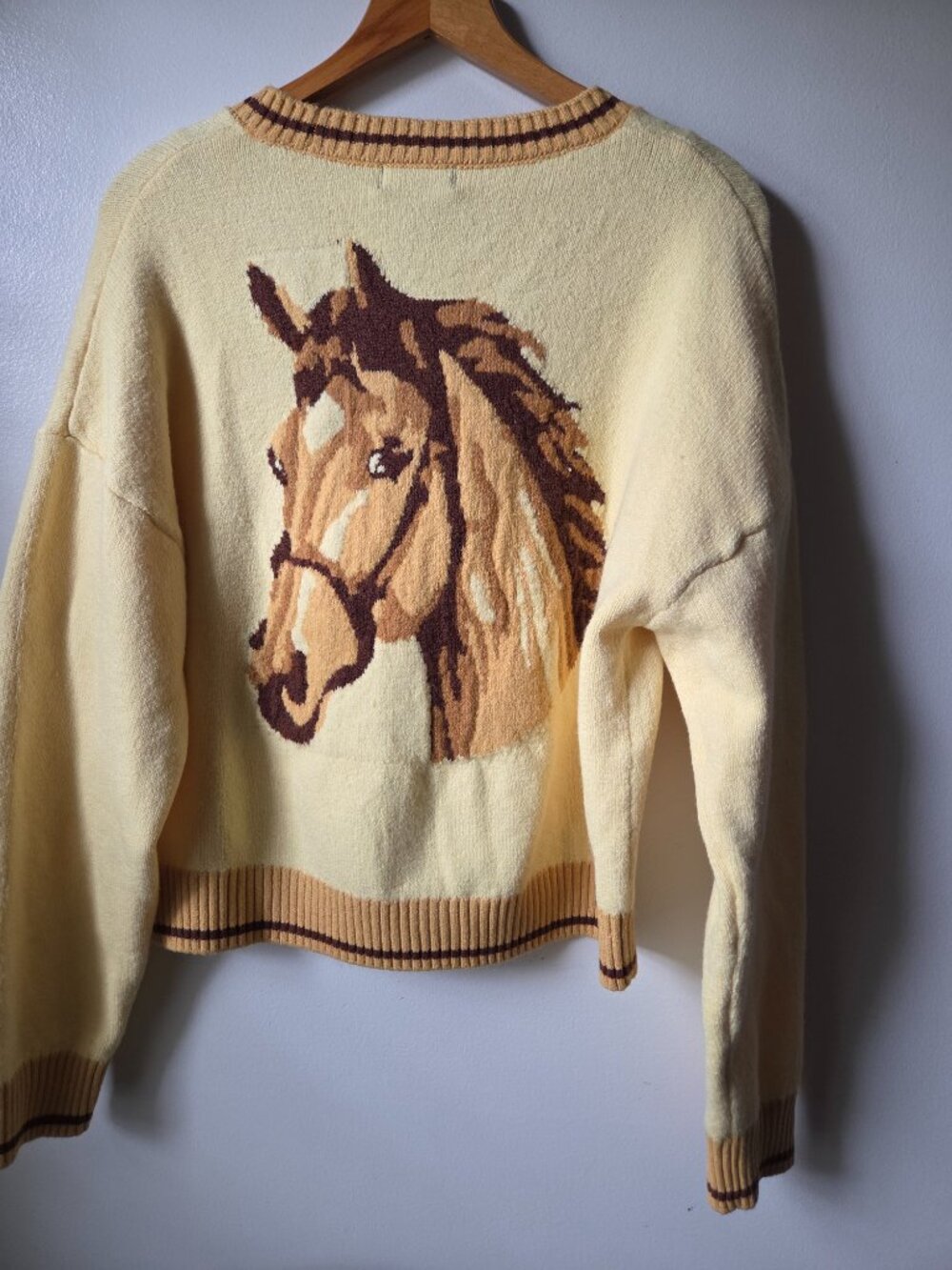 NWT SINCERELY JULES V NECK BUTTONED SOFT SWEATER HORSE PATTERNED BACK SIZE XL
